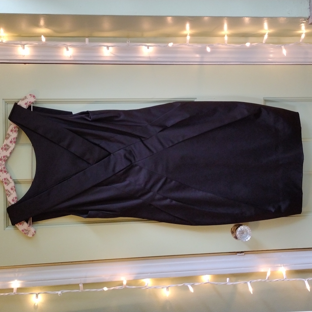 Women's Max Azria blk satin sleeveless cocktail evening size 4 sheath lbd dress